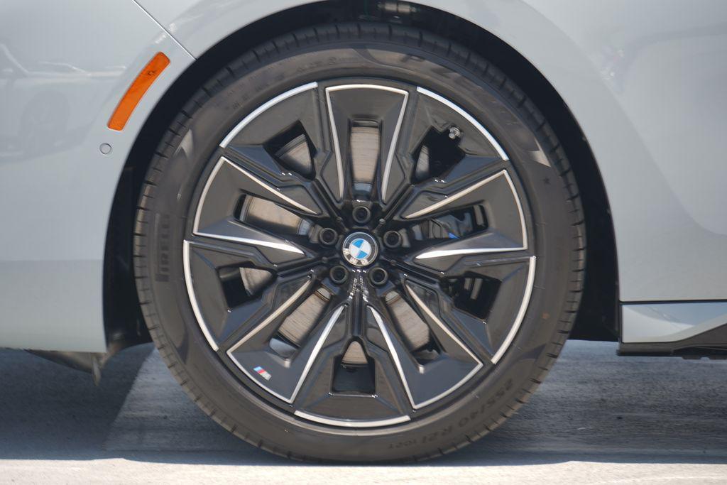 new 2025 BMW 760 car, priced at $127,505