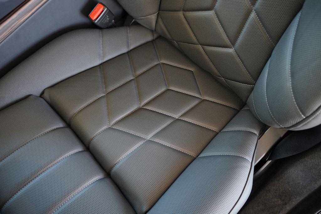 new 2025 BMW 760 car, priced at $127,505