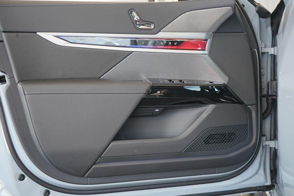 new 2025 BMW 760 car, priced at $127,505