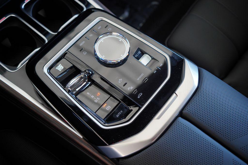 new 2025 BMW 760 car, priced at $127,505