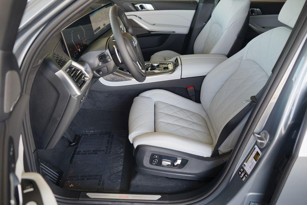 new 2026 BMW X7 car, priced at $92,465