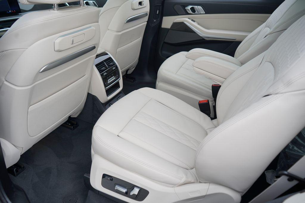 new 2026 BMW X7 car, priced at $118,640