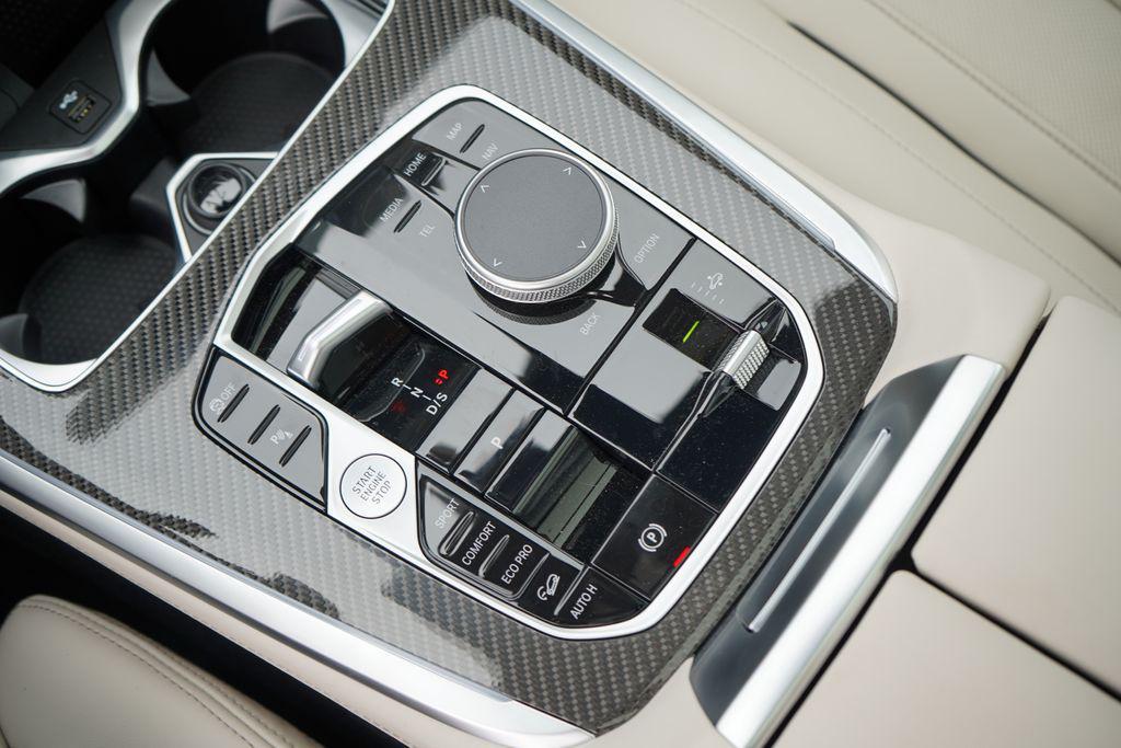 new 2026 BMW X7 car, priced at $118,640