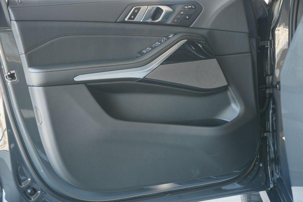 new 2026 BMW X7 car, priced at $99,865