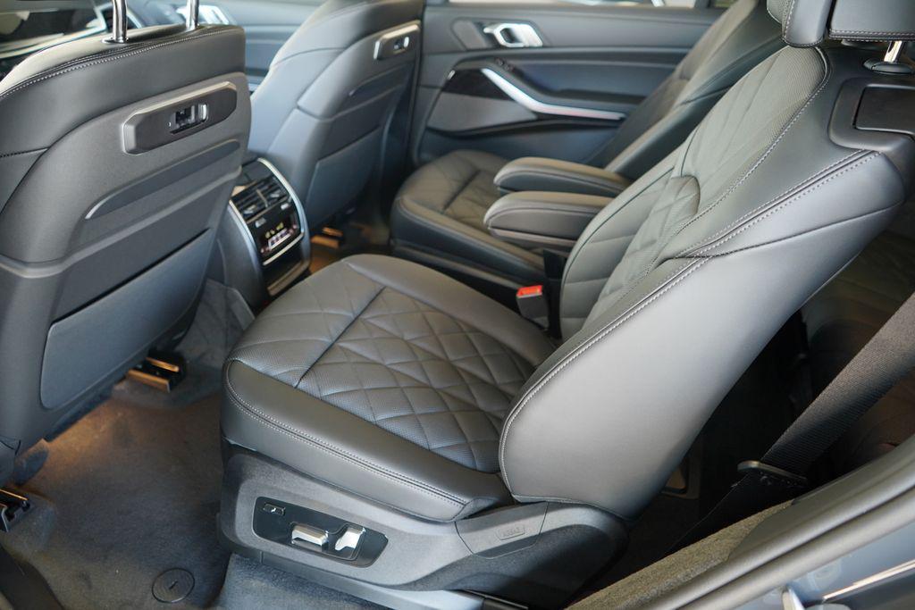 new 2026 BMW X7 car, priced at $99,865