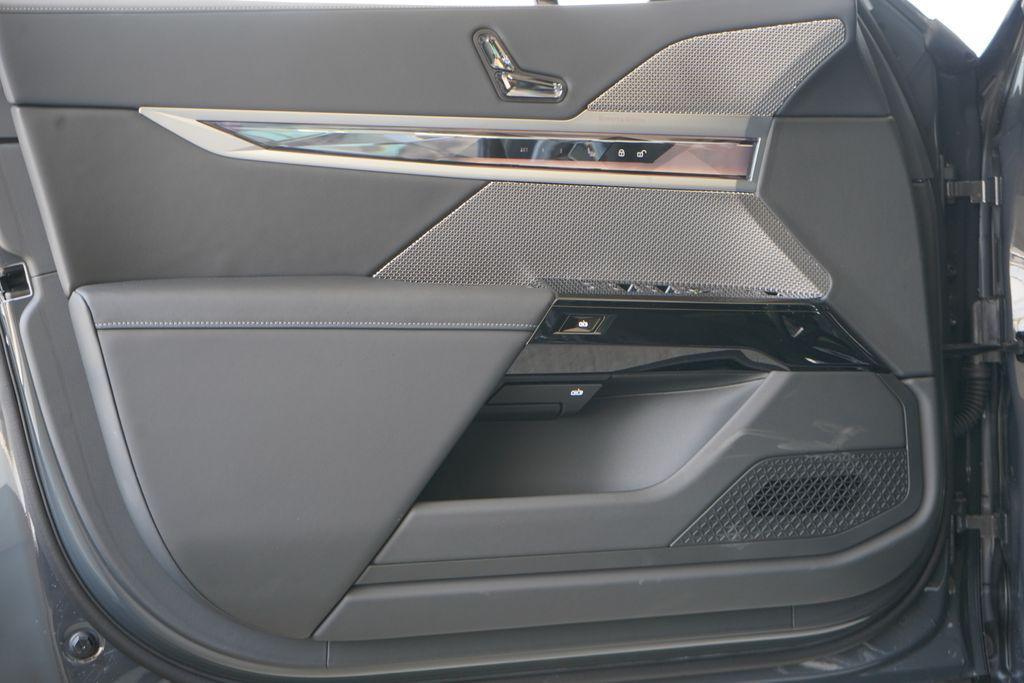 new 2025 BMW 760 car, priced at $137,235