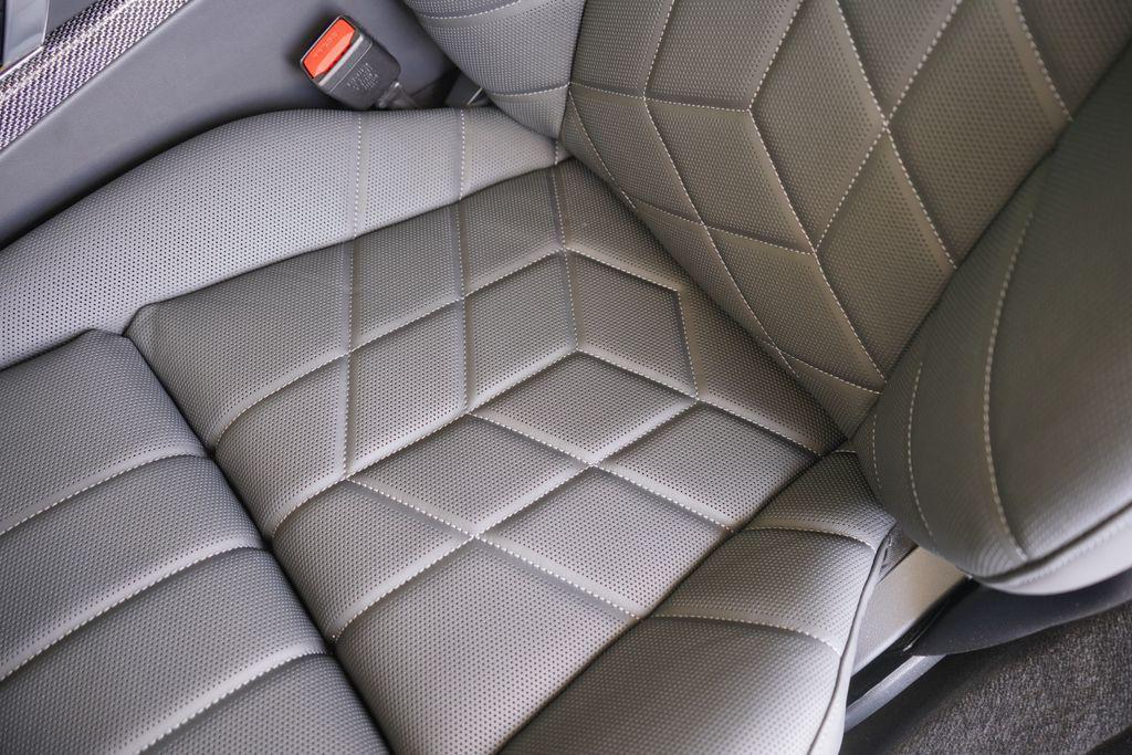 new 2025 BMW 760 car, priced at $137,235