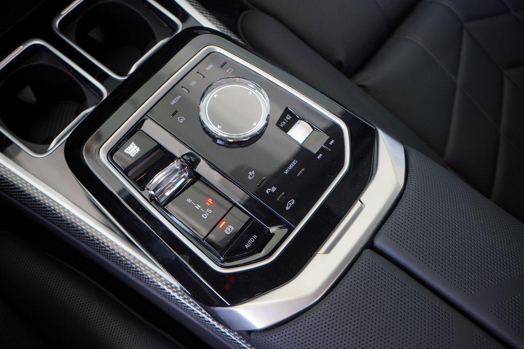 new 2025 BMW 760 car, priced at $137,235