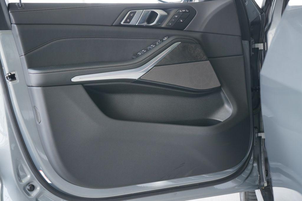 new 2026 BMW X7 car, priced at $98,110