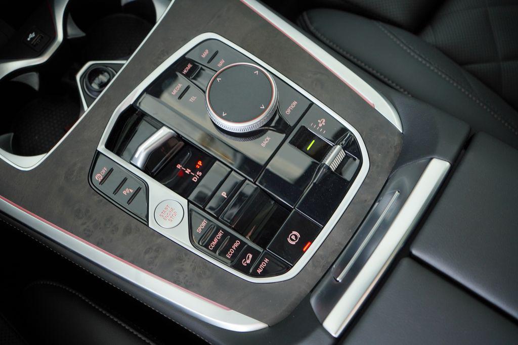 new 2026 BMW X7 car, priced at $98,110