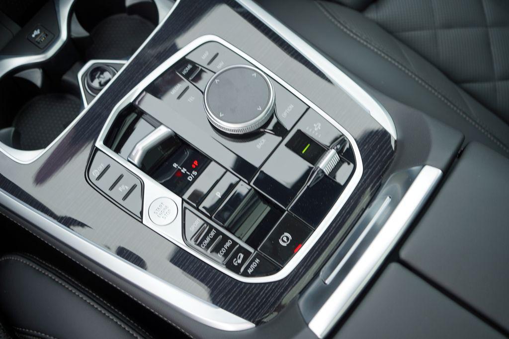 new 2026 BMW X7 car, priced at $98,815