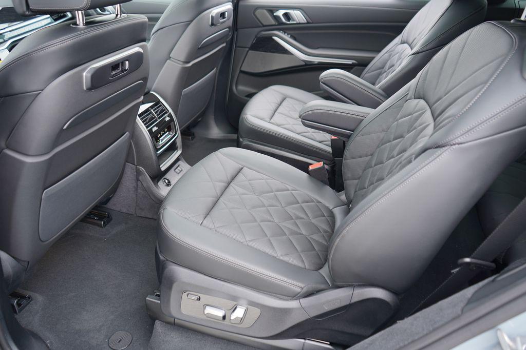 new 2026 BMW X7 car, priced at $98,815