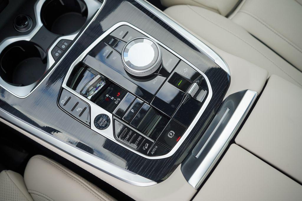 new 2026 BMW X7 car, priced at $120,865