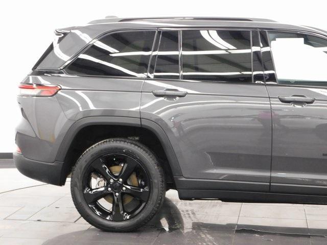 used 2024 Jeep Grand Cherokee car, priced at $40,870