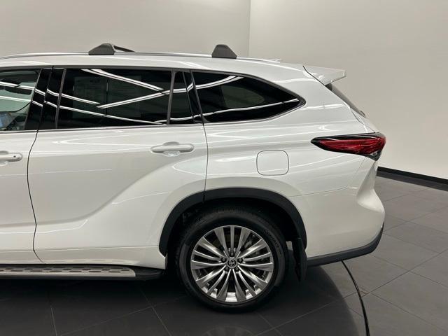 used 2022 Toyota Highlander car, priced at $38,865