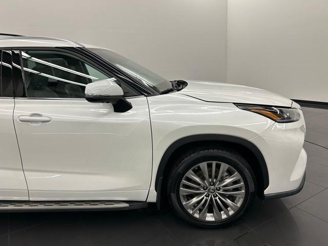 used 2022 Toyota Highlander car, priced at $38,865
