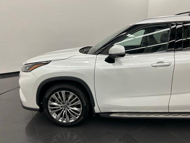 used 2022 Toyota Highlander car, priced at $38,865