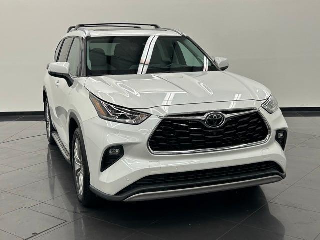 used 2022 Toyota Highlander car, priced at $38,865