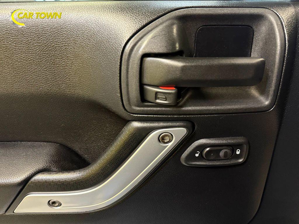 used 2015 Jeep Wrangler Unlimited car, priced at $18,150