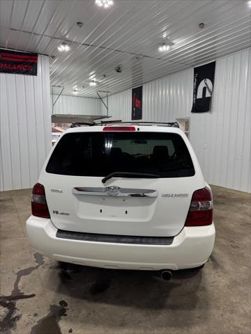 used 2006 Toyota Highlander car, priced at $3,800