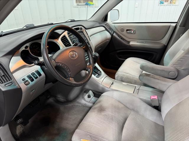 used 2006 Toyota Highlander car, priced at $3,800