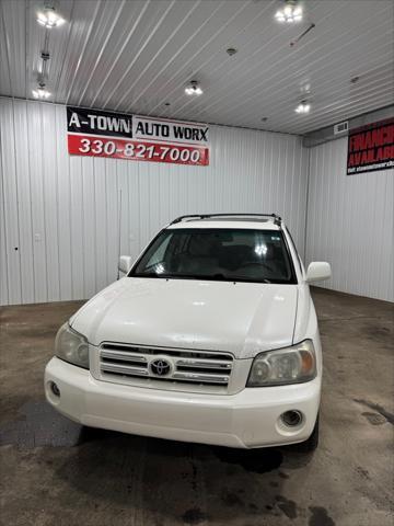 used 2006 Toyota Highlander car, priced at $3,800