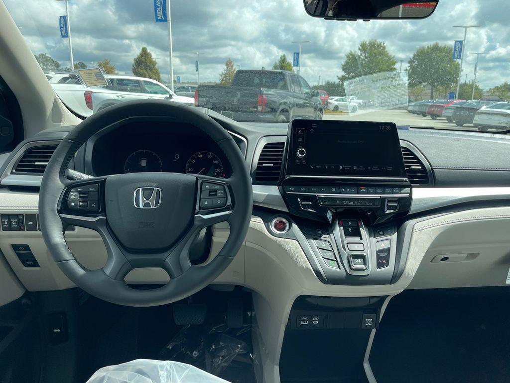 new 2026 Honda Odyssey car, priced at $42,199