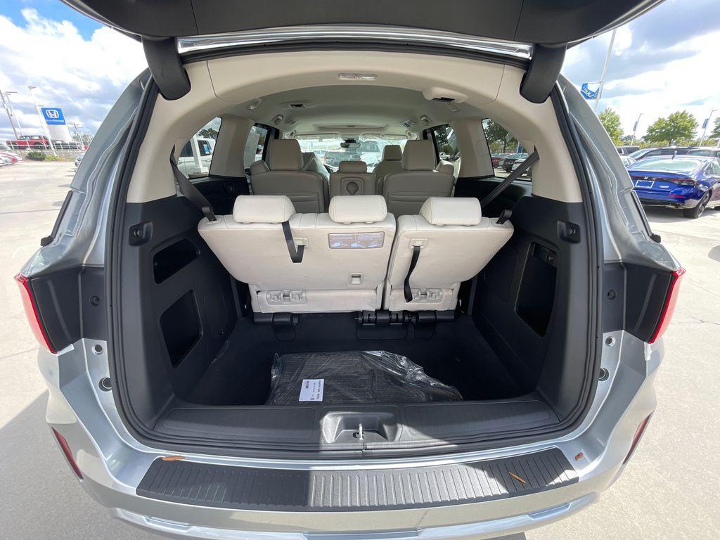 new 2026 Honda Odyssey car, priced at $42,199