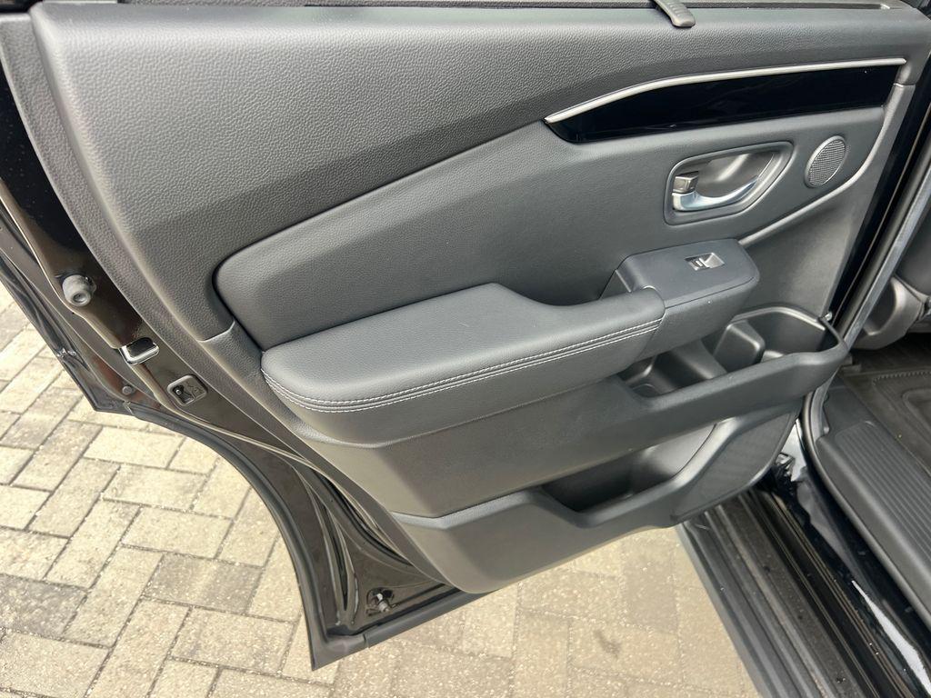 new 2025 Honda Pilot car, priced at $46,917