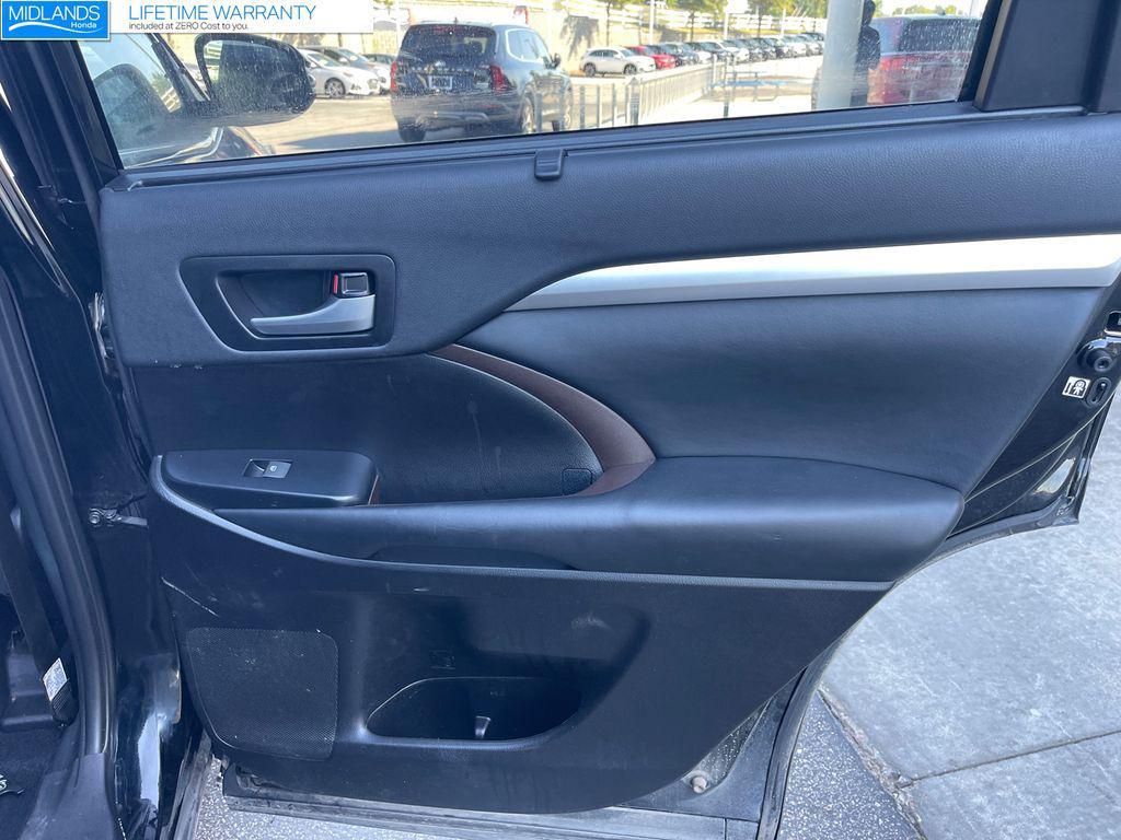 used 2019 Toyota Highlander car, priced at $28,553