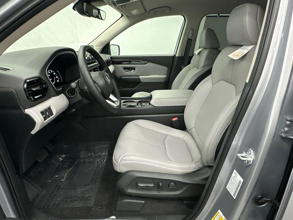 new 2025 Honda Pilot car, priced at $44,931