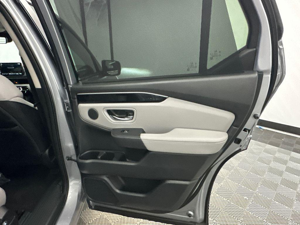 new 2025 Honda Pilot car, priced at $44,931