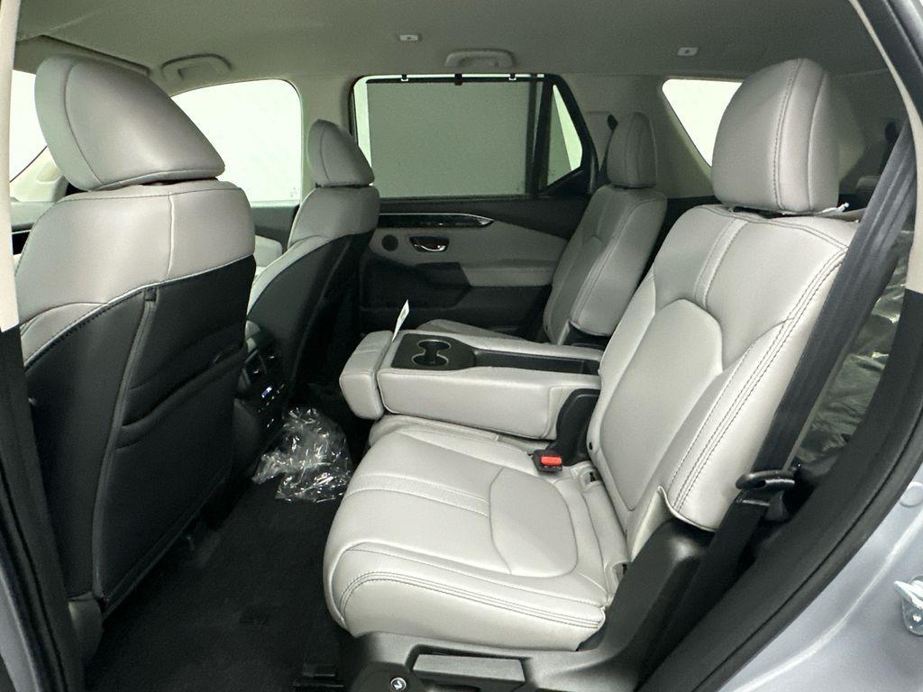 new 2025 Honda Pilot car, priced at $44,931