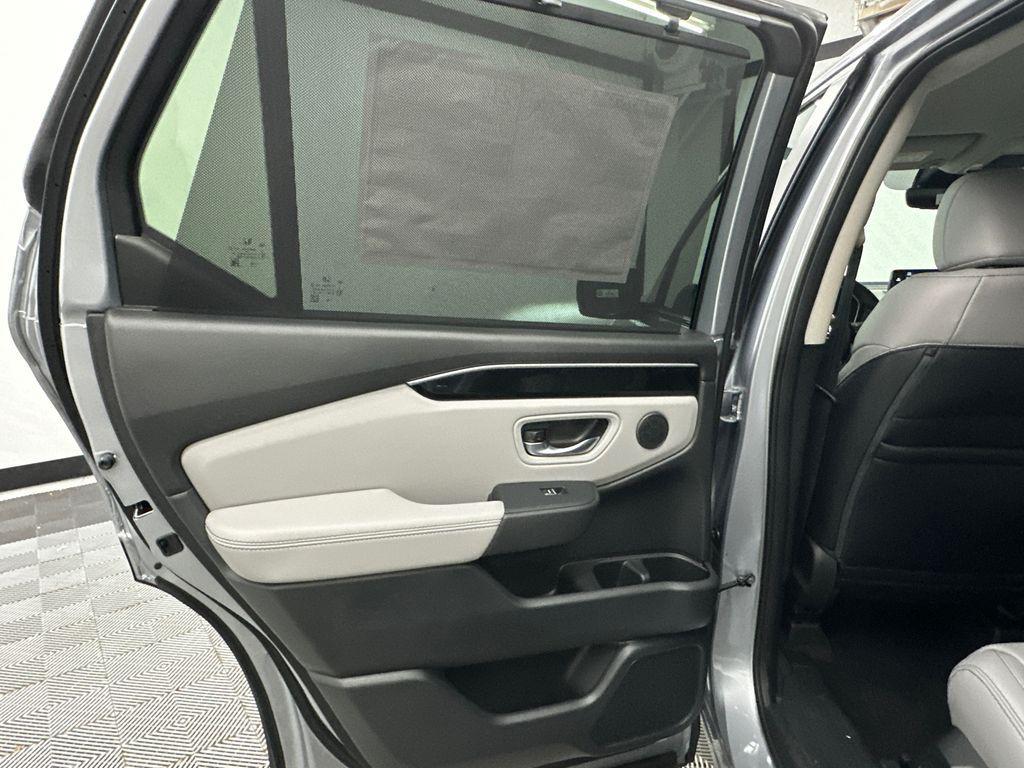 new 2025 Honda Pilot car, priced at $44,931