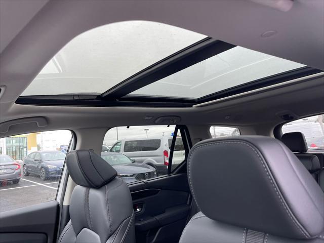 new 2025 Honda Pilot car, priced at $45,835