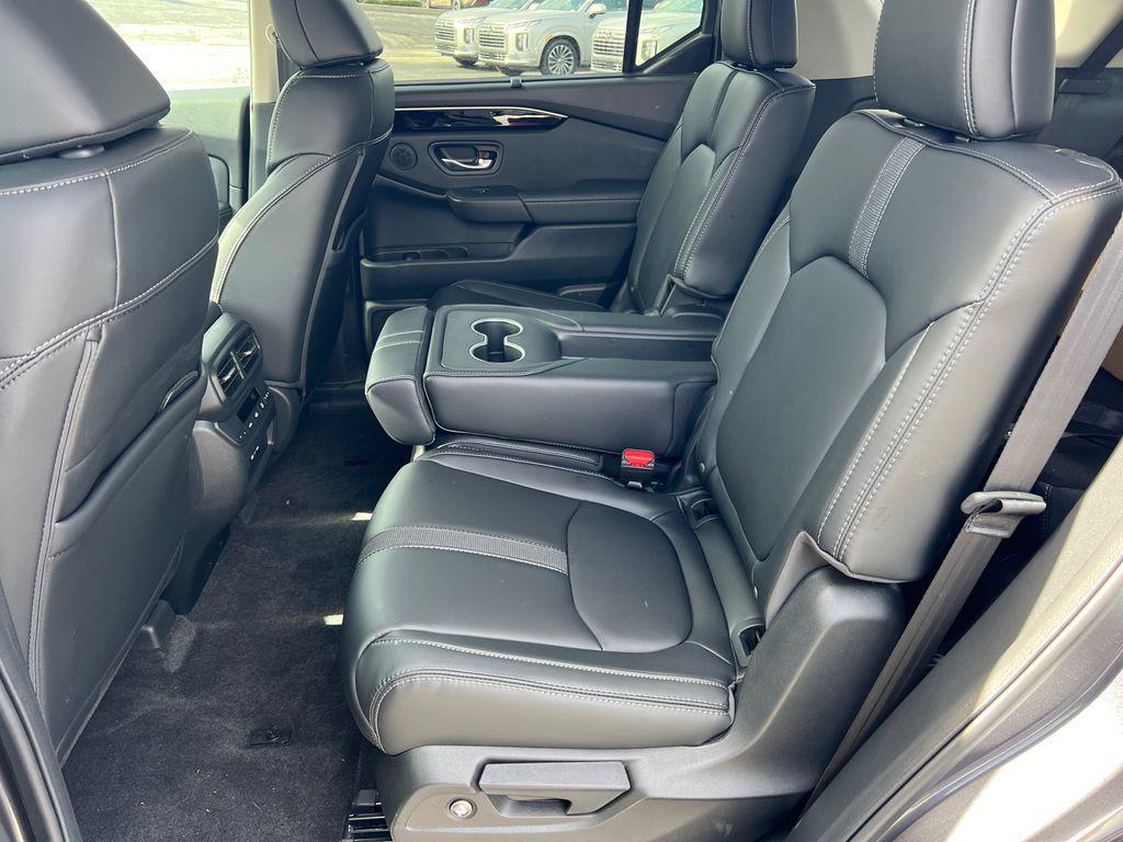 new 2025 Honda Pilot car, priced at $42,414