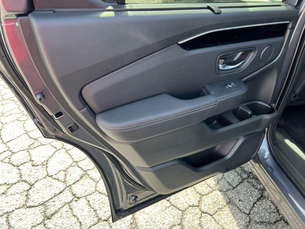 new 2025 Honda Pilot car, priced at $42,414