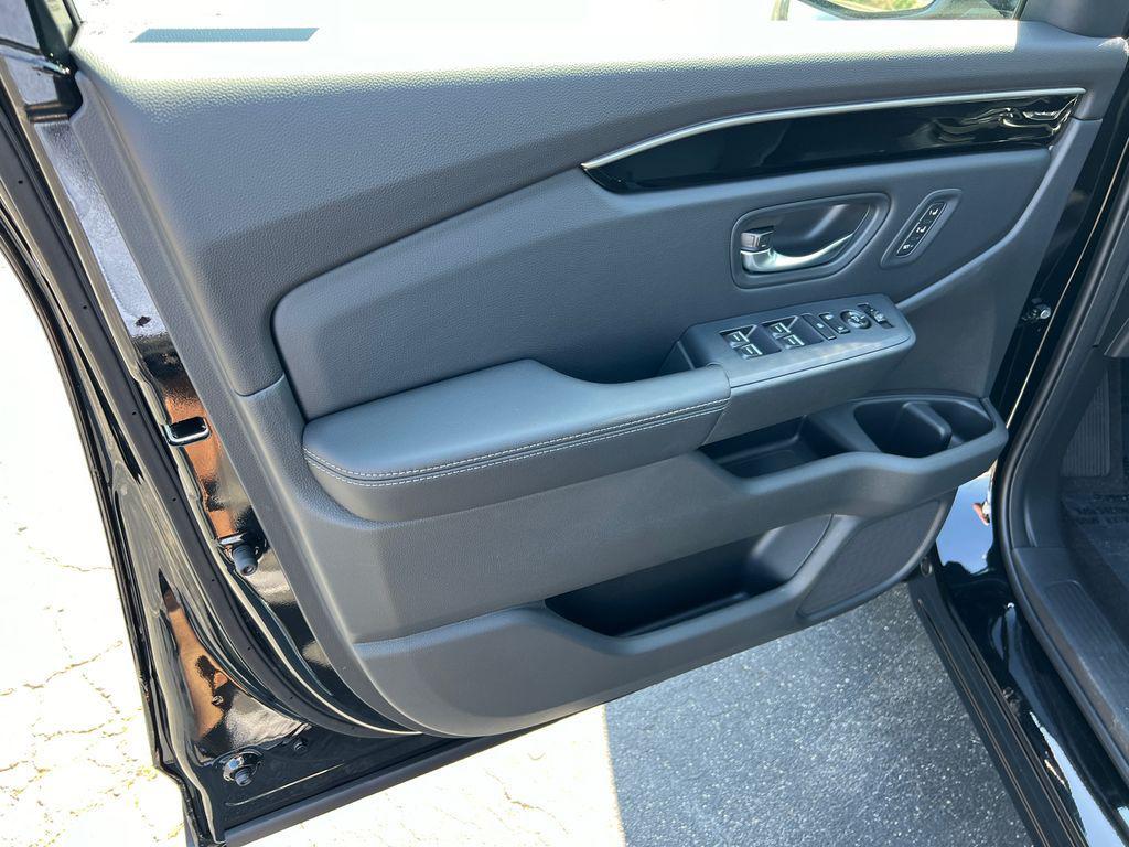 new 2025 Honda Pilot car, priced at $47,392