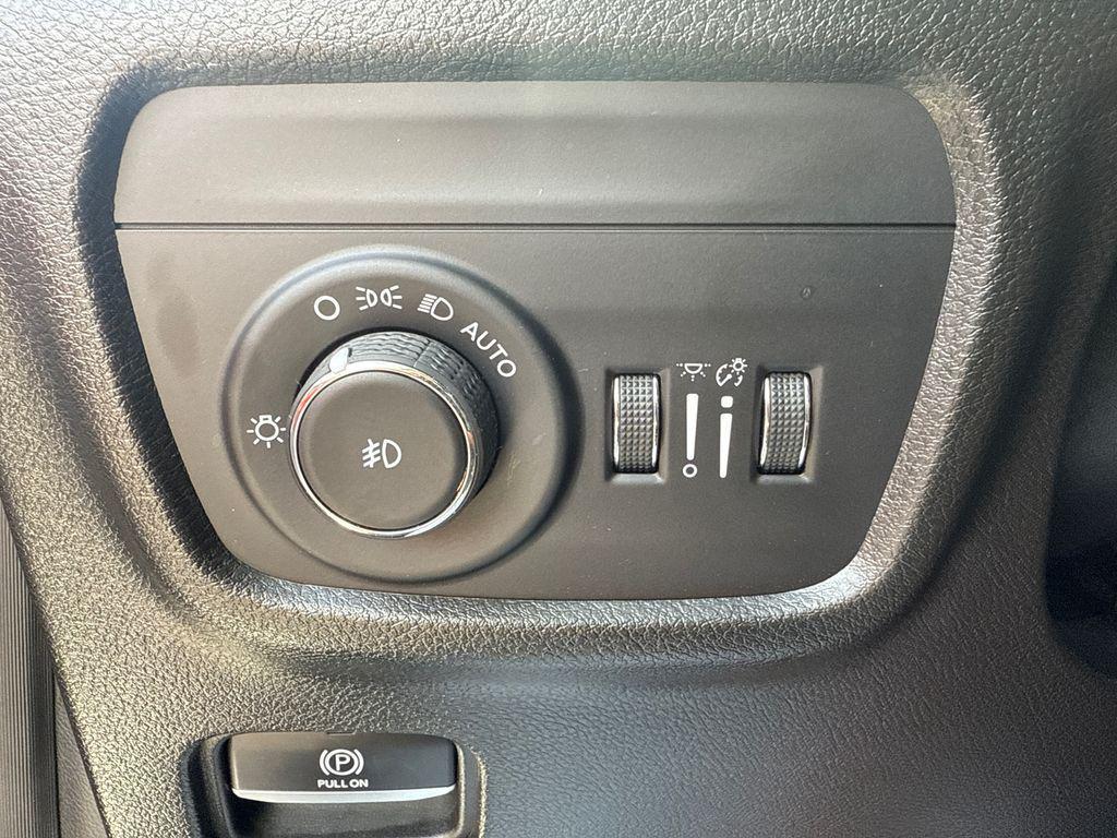 used 2022 Jeep Grand Cherokee car, priced at $28,294