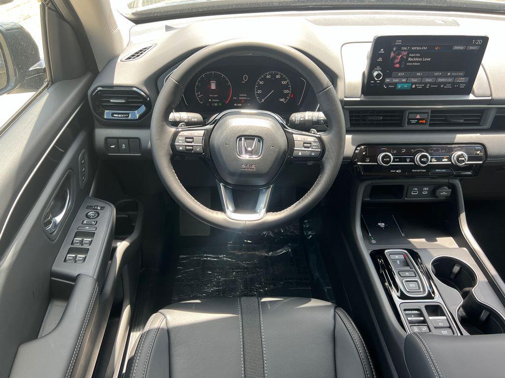 new 2025 Honda Pilot car, priced at $42,961