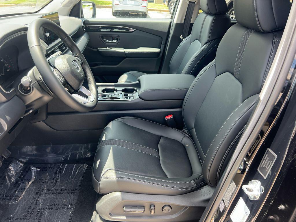 new 2025 Honda Pilot car, priced at $42,961
