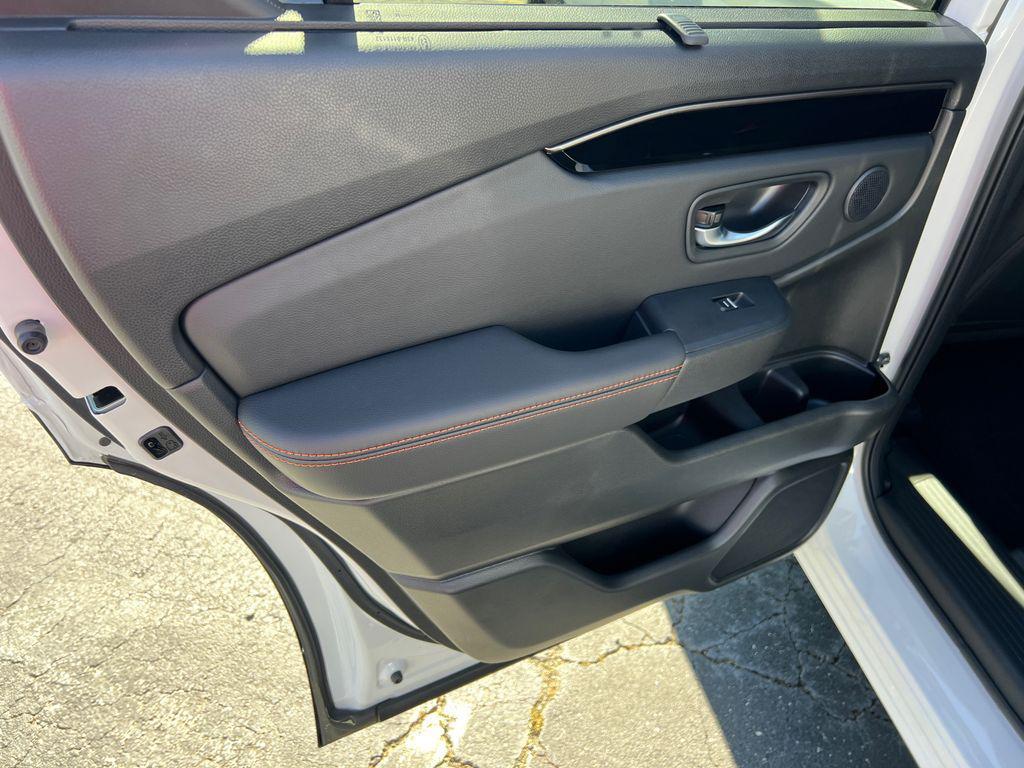 new 2025 Honda Pilot car, priced at $48,375