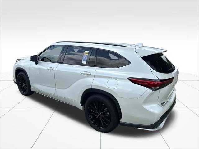 used 2023 Toyota Highlander car, priced at $41,367