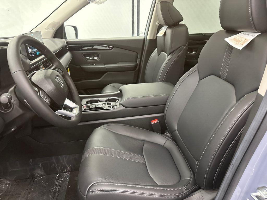 new 2025 Honda Pilot car, priced at $47,981