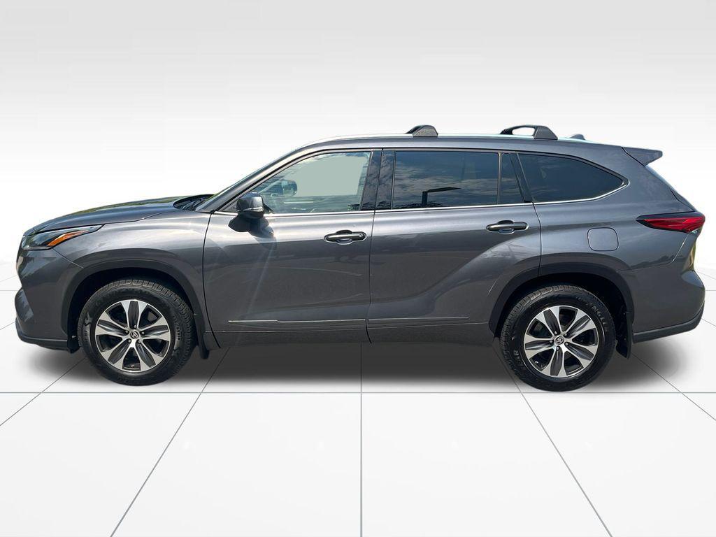 used 2021 Toyota Highlander car, priced at $28,149