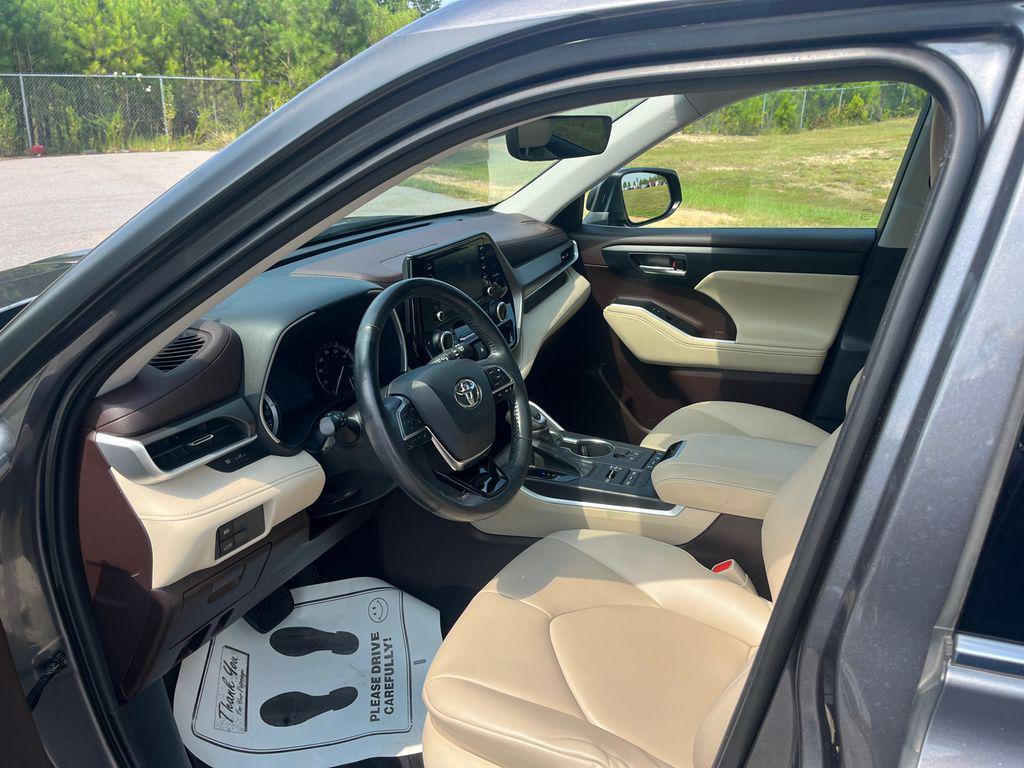 used 2021 Toyota Highlander car, priced at $28,149