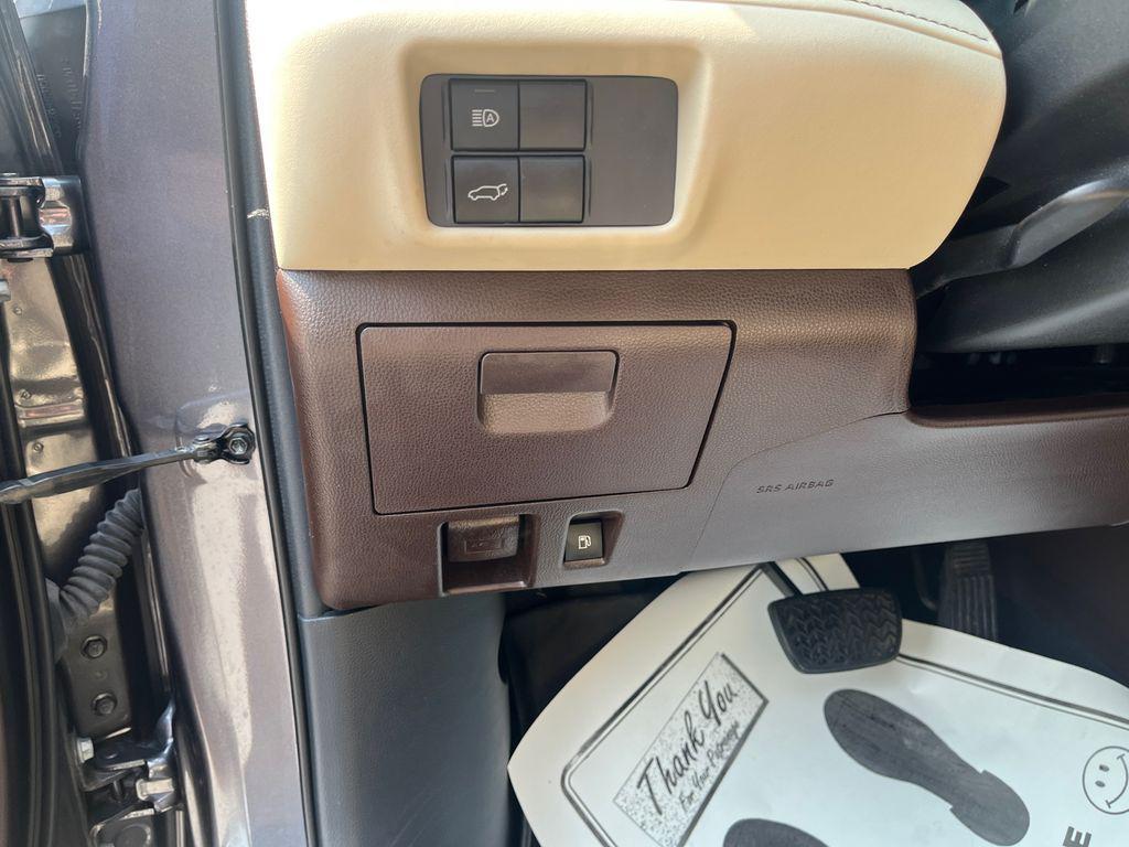 used 2021 Toyota Highlander car, priced at $28,149