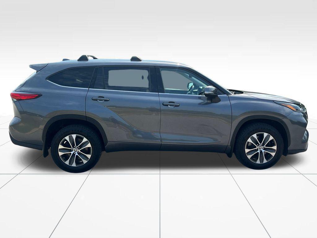 used 2021 Toyota Highlander car, priced at $28,149