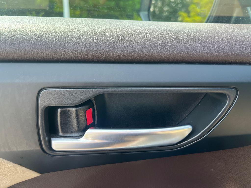 used 2021 Toyota Highlander car, priced at $28,149