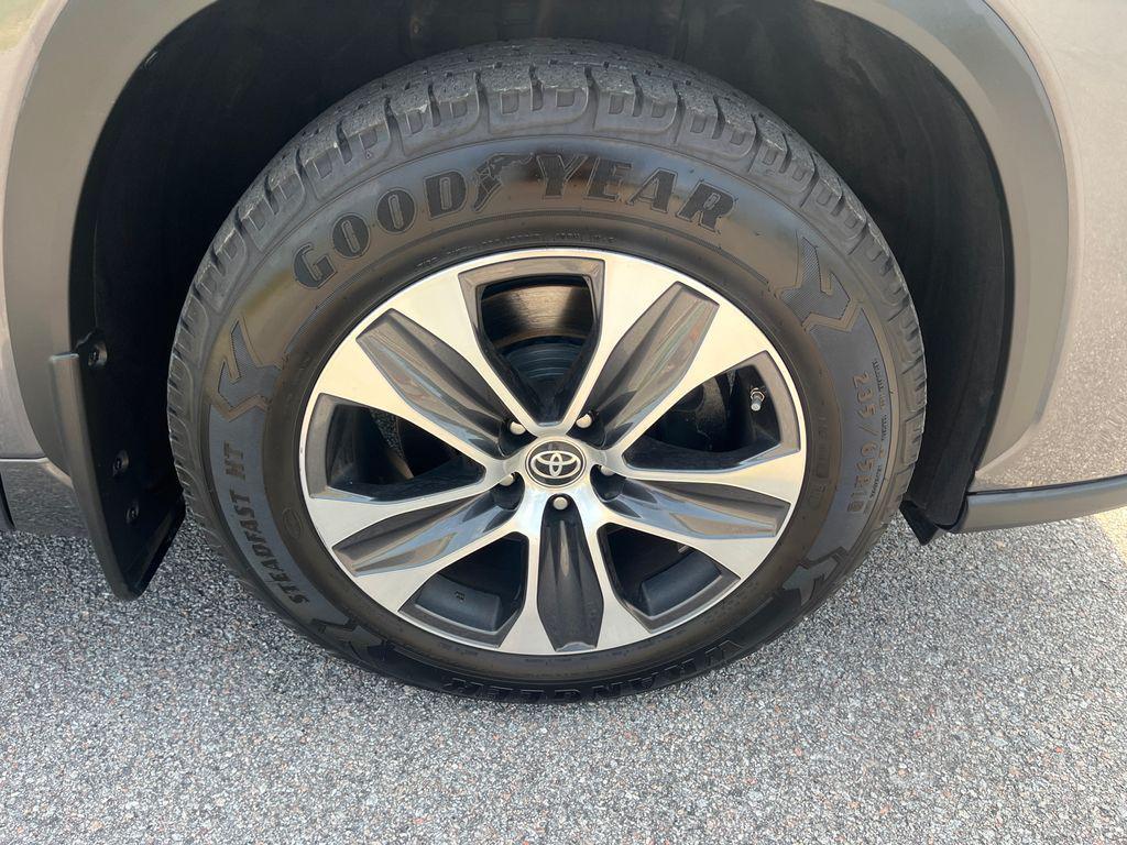 used 2021 Toyota Highlander car, priced at $28,149